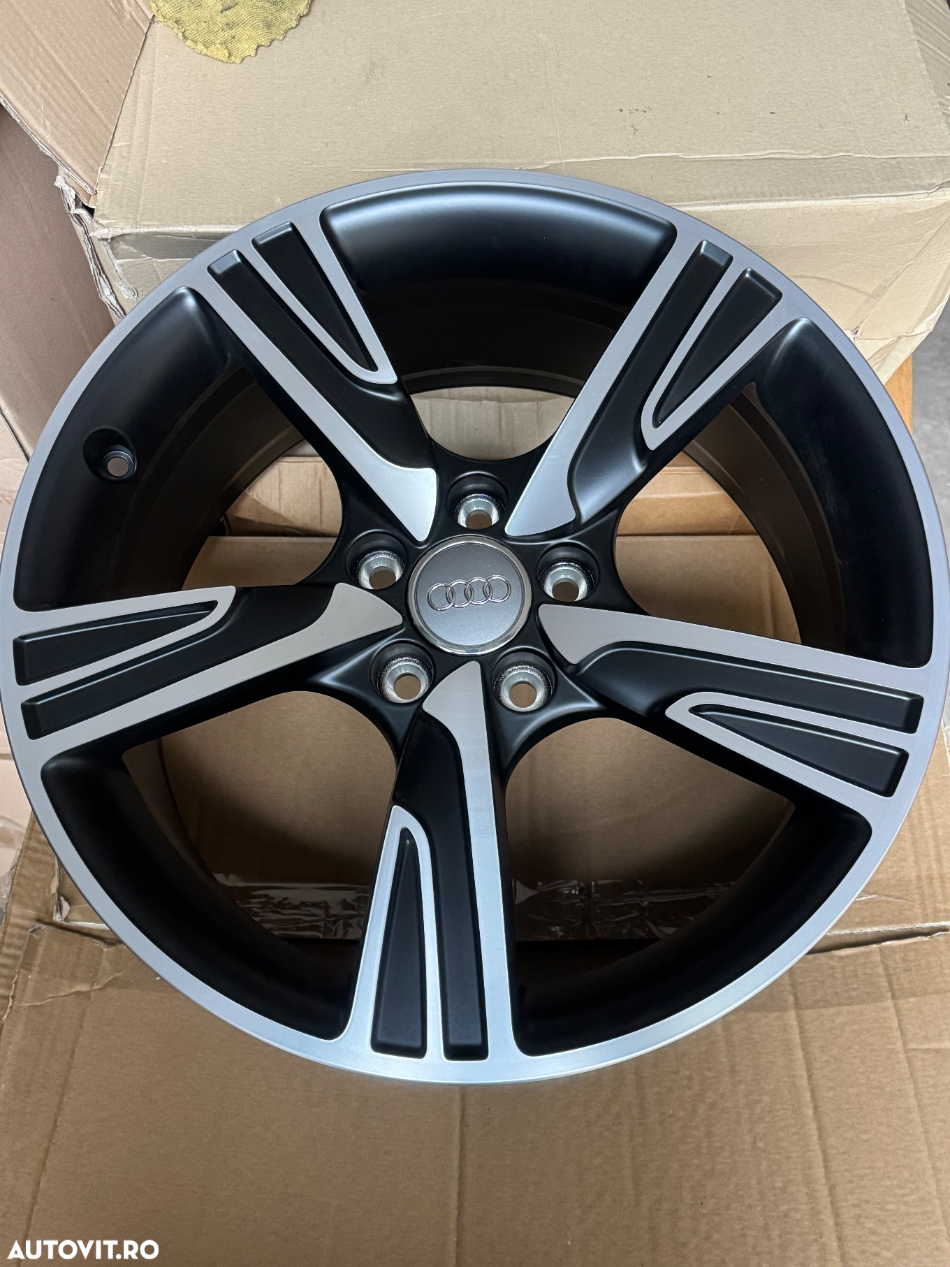 Vând jante originale Audi A3-S3 pe 18” noi bicolore - 2