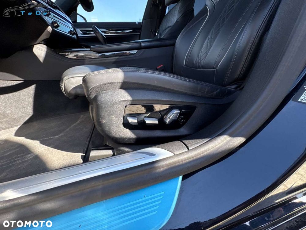BMW Seria 7 750i xDrive sport - 25