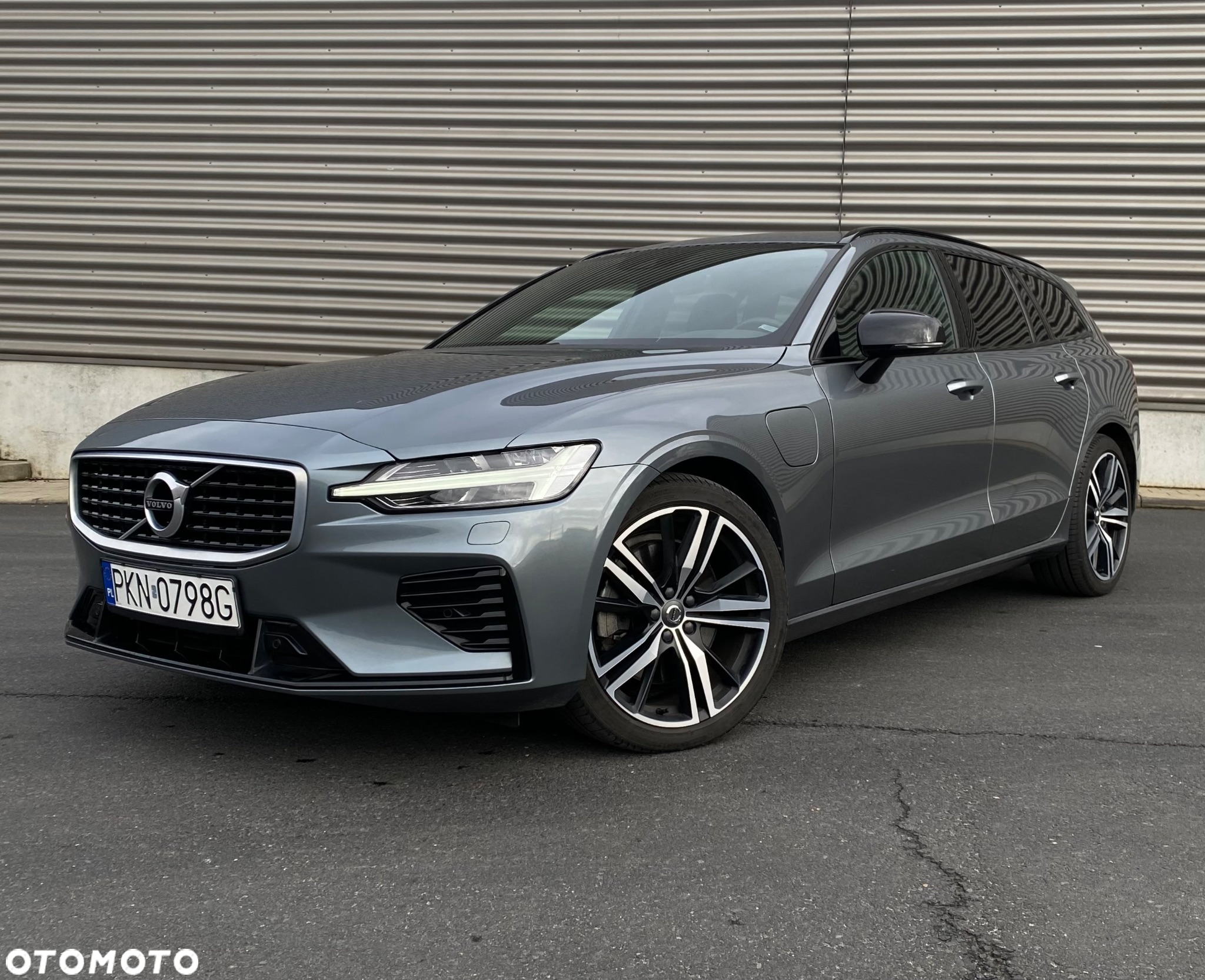 Volvo V60 T8 AWD Plug-In Hybrid R-Design - 4