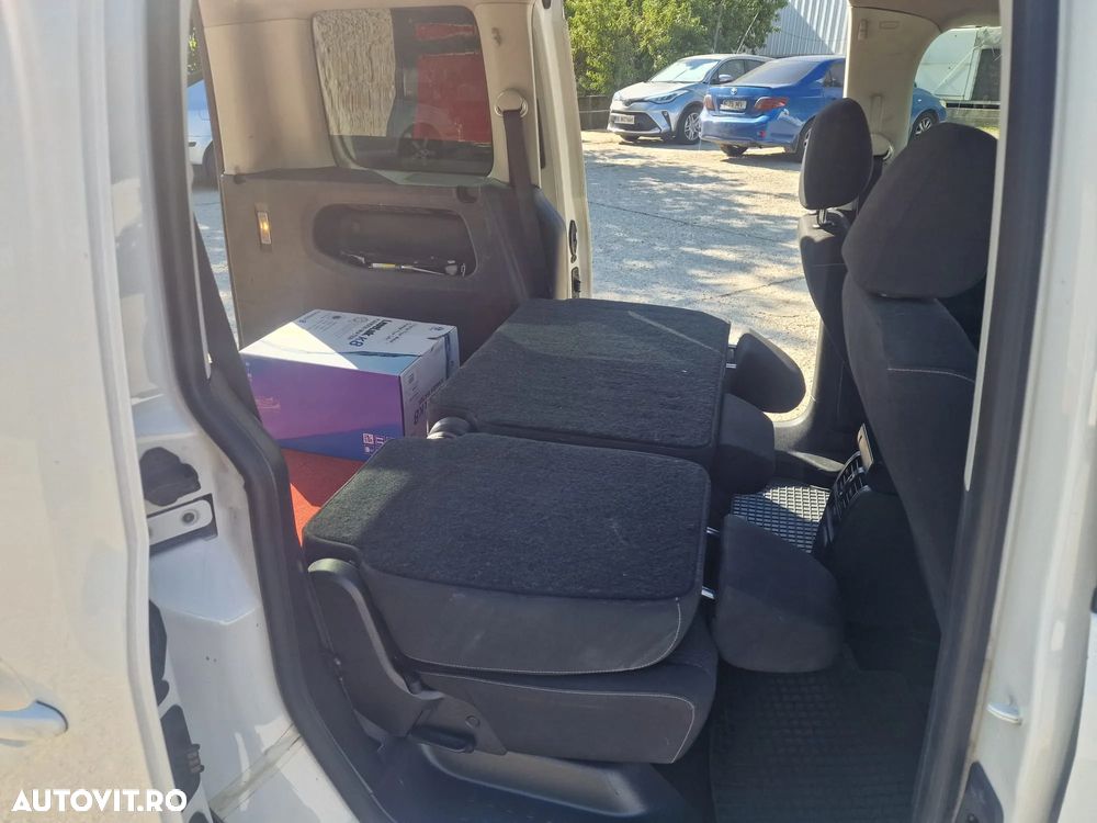 Volkswagen Caddy 2.0 TDI DSG - 20