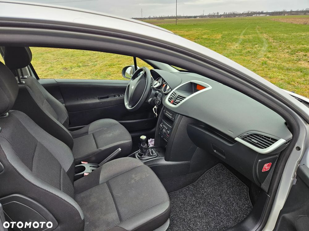 Peugeot 207 1.4 16V Trendy - 8