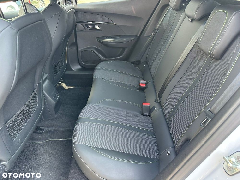 Peugeot 2008 PureTech mHEV Active e-DCS6 - 12