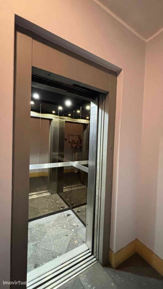 Apartamento T1 com varandas e garagem em Rio Tinto - Grande imagem: 3/13