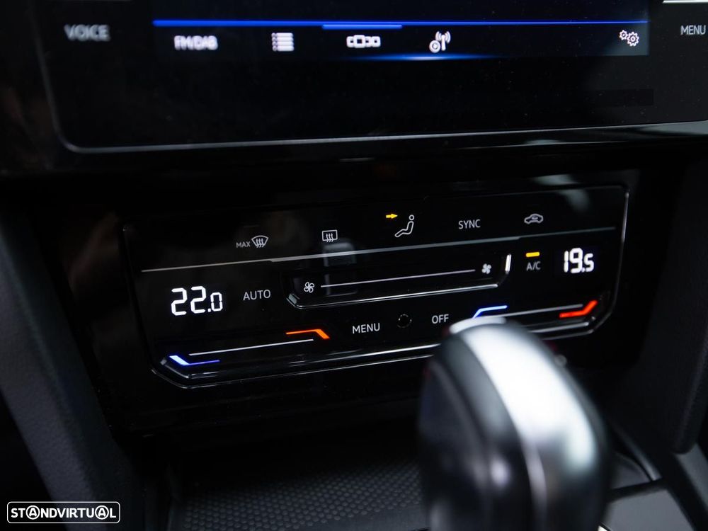 VW Passat Variant 2.0 TDI Business DSG - 17