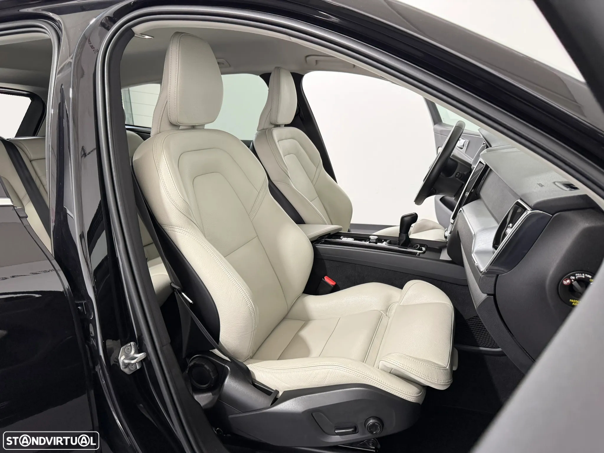 Volvo XC 60 2.0 D4 Momentum Plus - 34