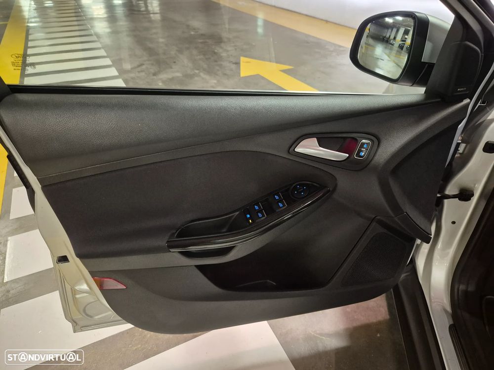 Ford Focus 1.0 SCTi Titanium - 22