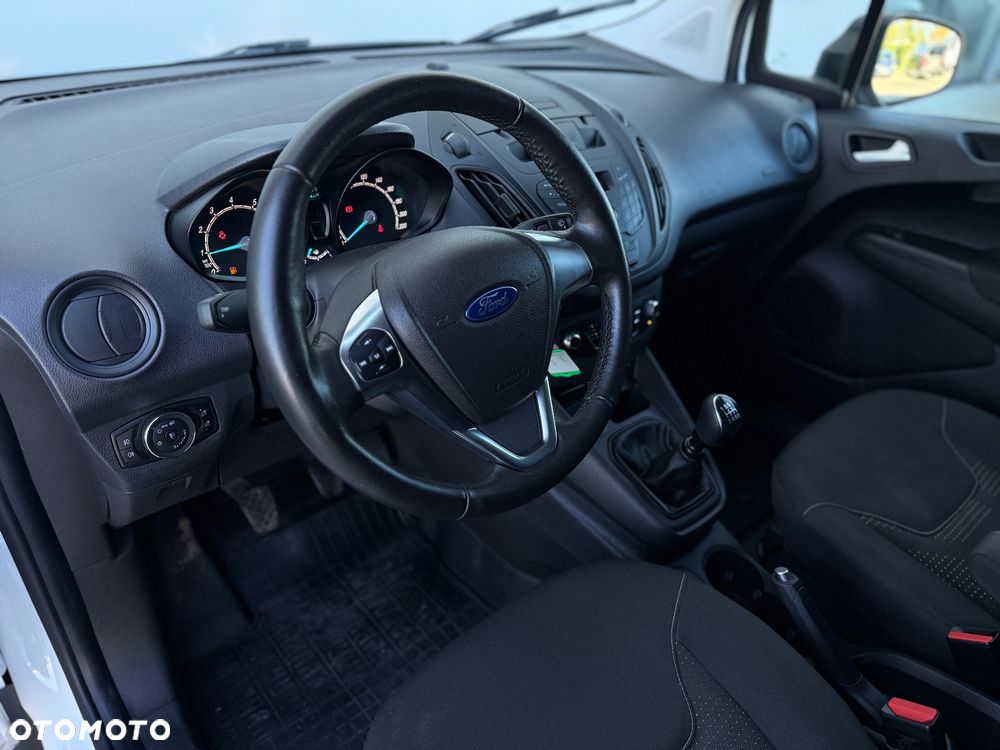Ford Transit Courier - 19