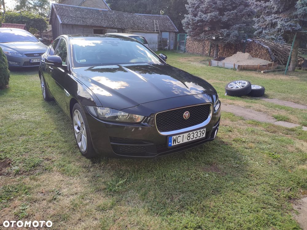 Jaguar XE 2.0 T Prestige - 4