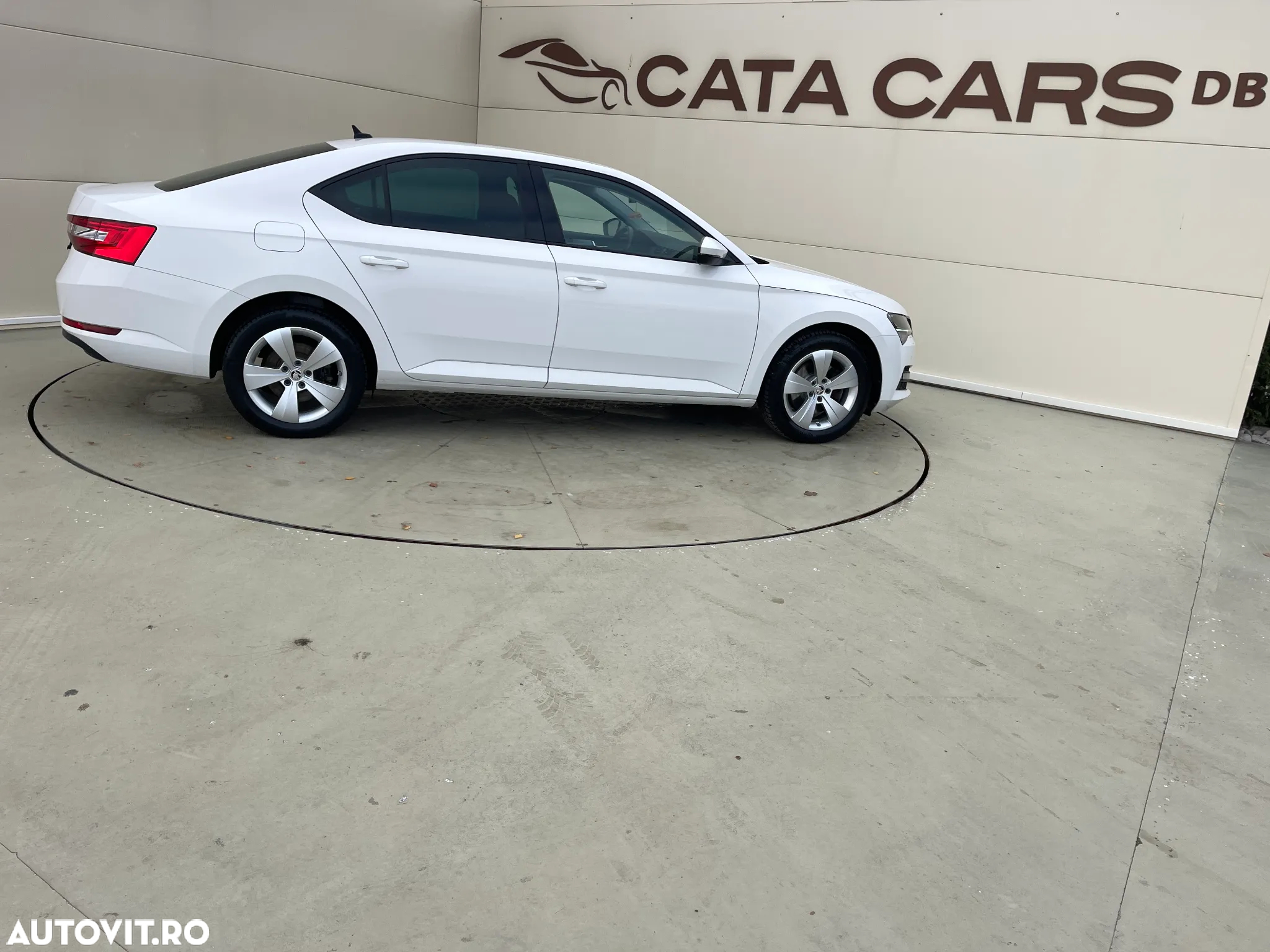 Skoda Superb 2.0 TDI DSG Ambition - 17