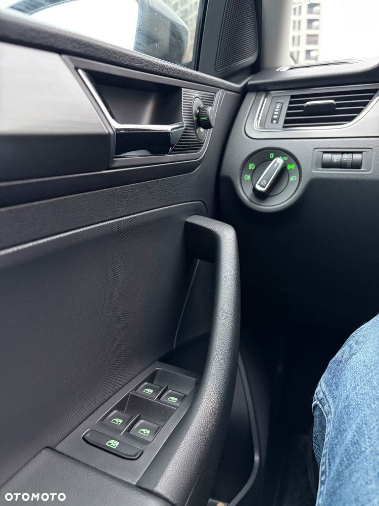 Skoda RAPID 1.0 TSI Style - 23