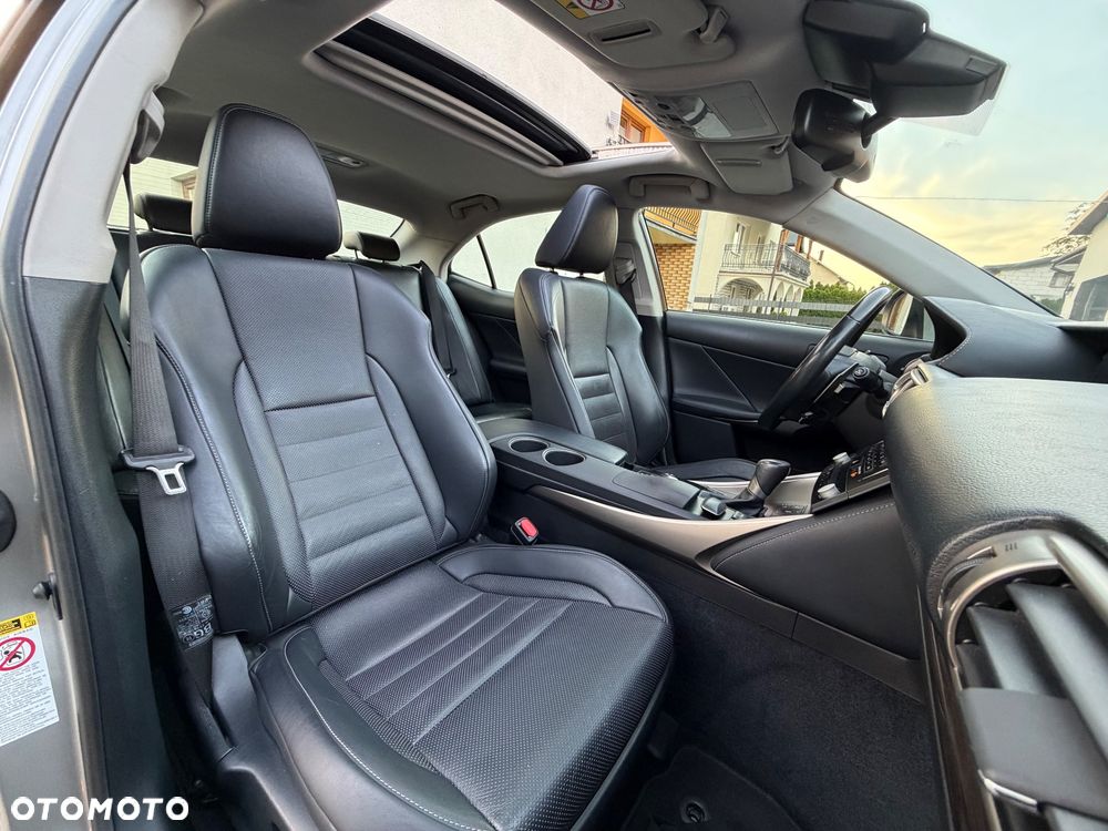 Lexus IS 300h Prestige - 5