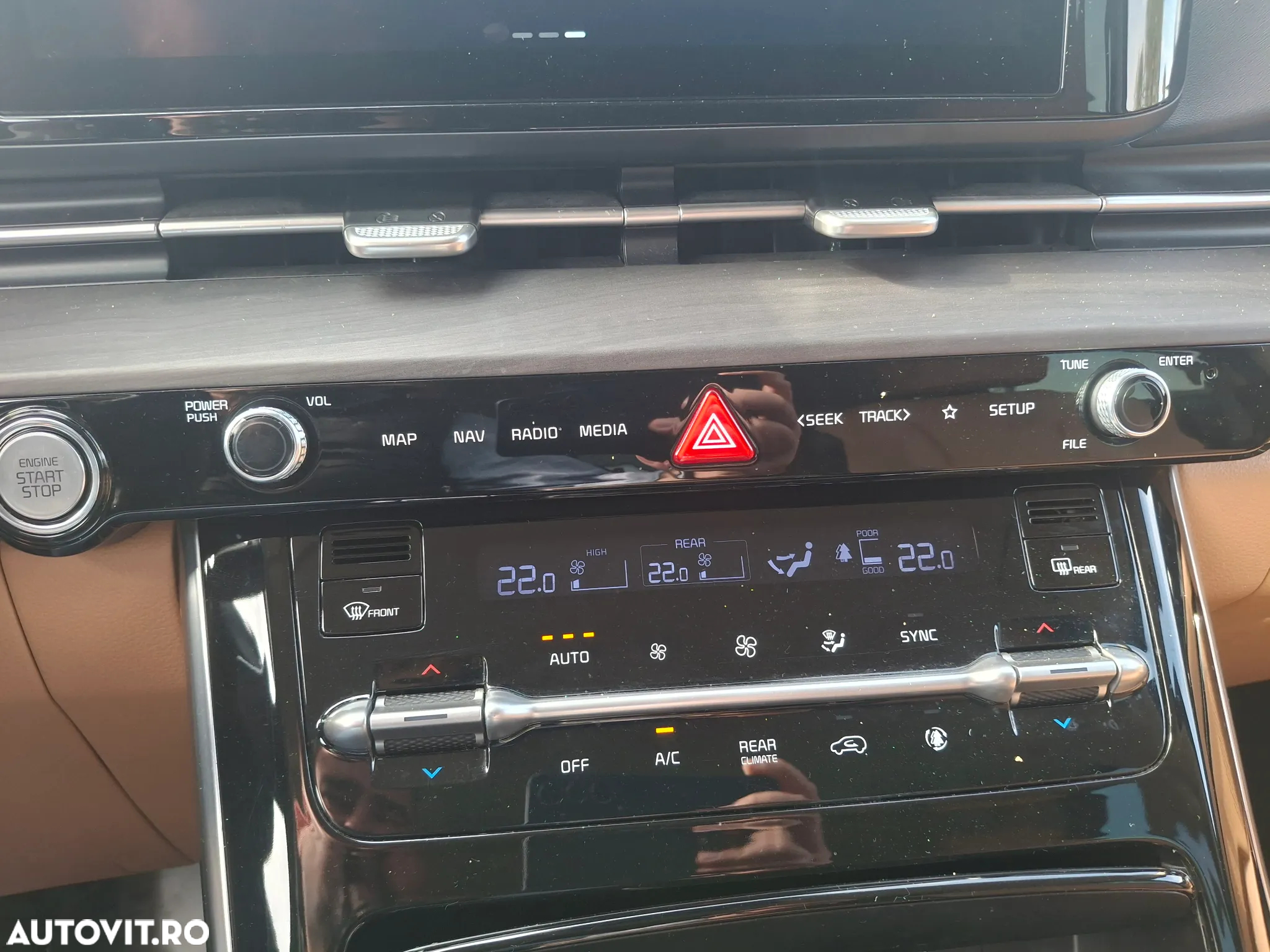 Kia Carnival - 35