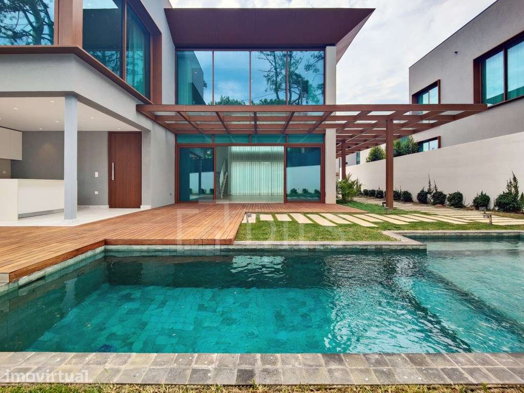 Moradia T4 com jardim e piscina em novo empreendimento no Estoril - Grande imagem: 4/97