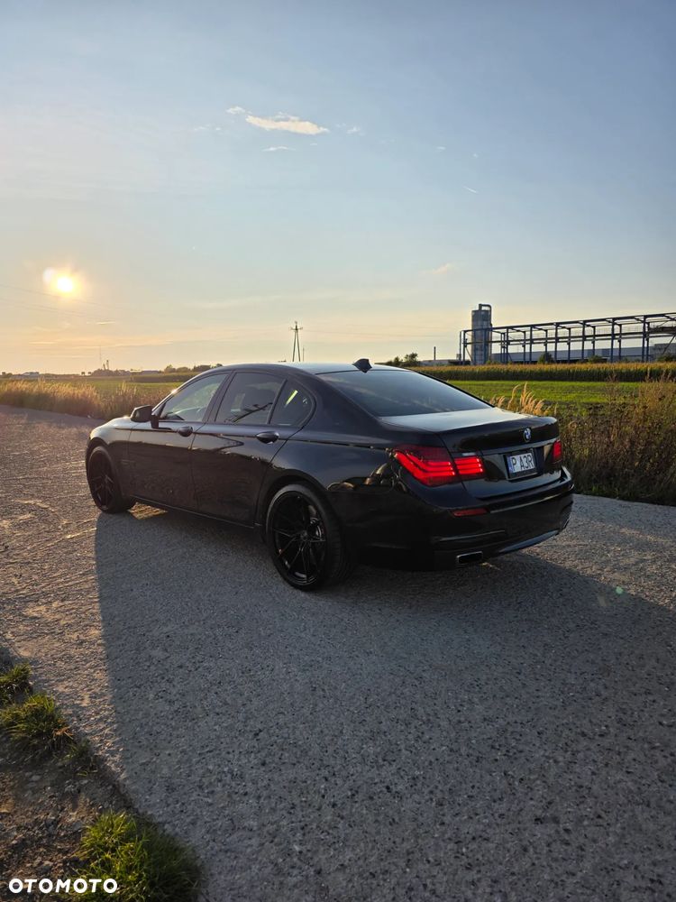 BMW Seria 7 750i - 4