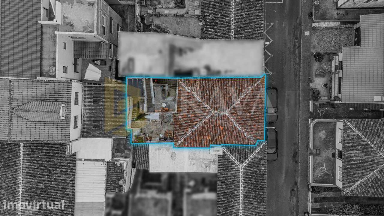 Moradia T4, Geminada para Renovação na Praia da Vitória - Grande imagem: 4/17