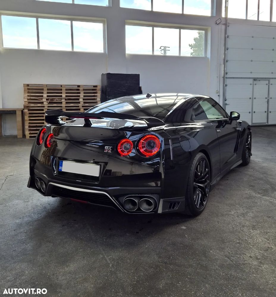 Nissan GT-R - 3