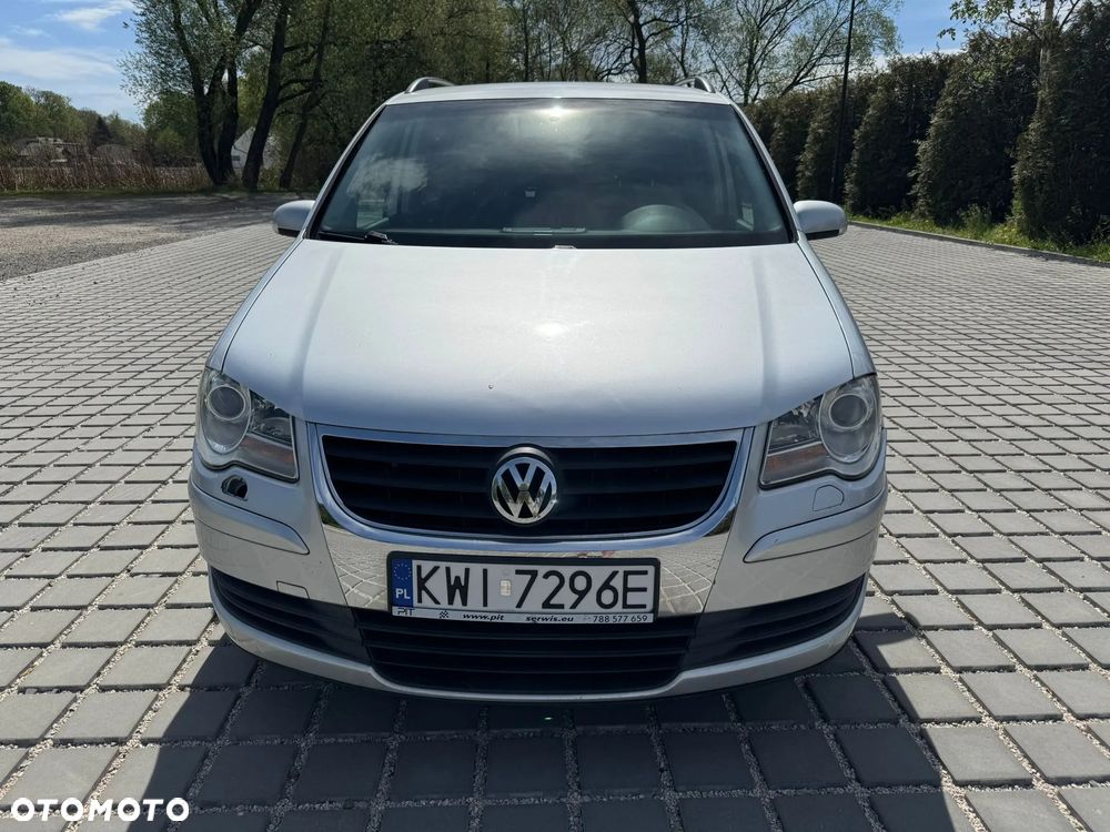 Volkswagen Touran - 1