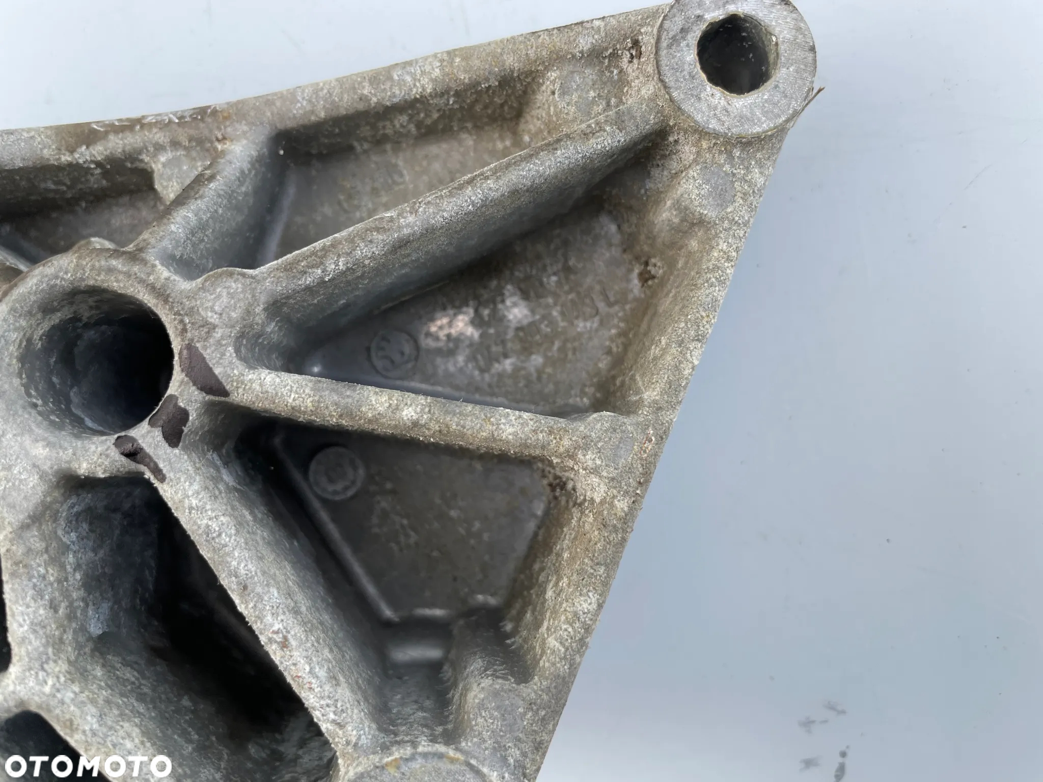 Łapa wspornik silnika Skoda Fabia I 1.4 MPI 047903143L - 3
