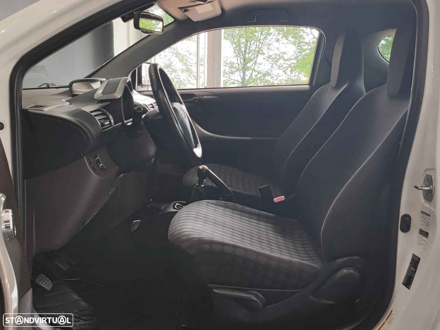 Toyota iQ 1.0 VVT-i 2 EP - 21