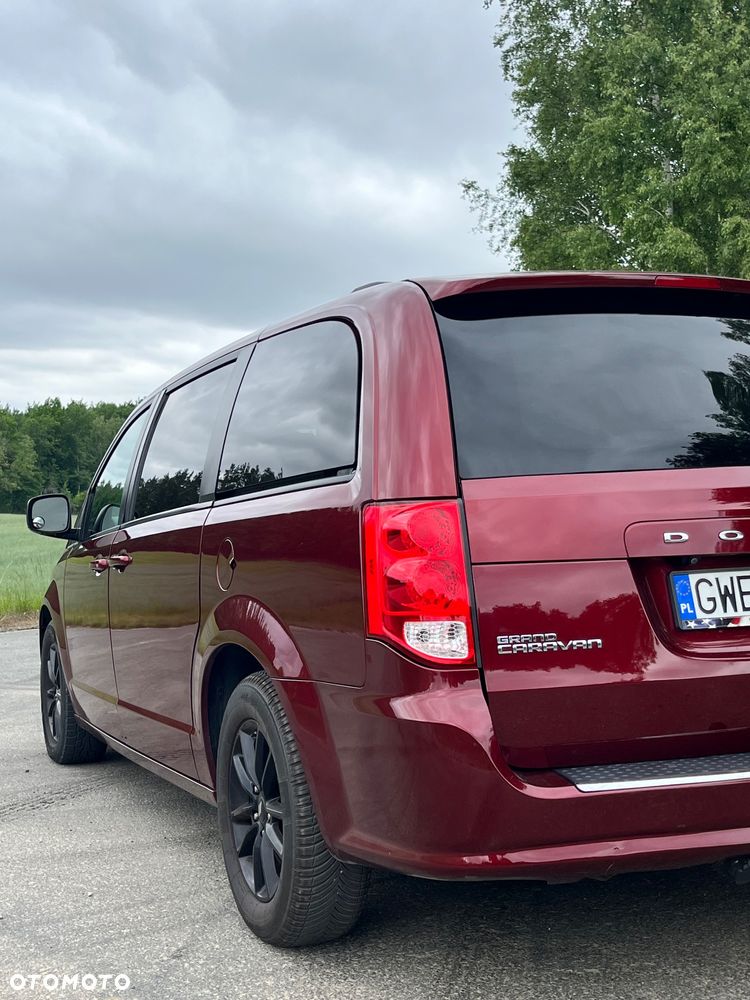Dodge Grand Caravan 3.6 R/T - 11
