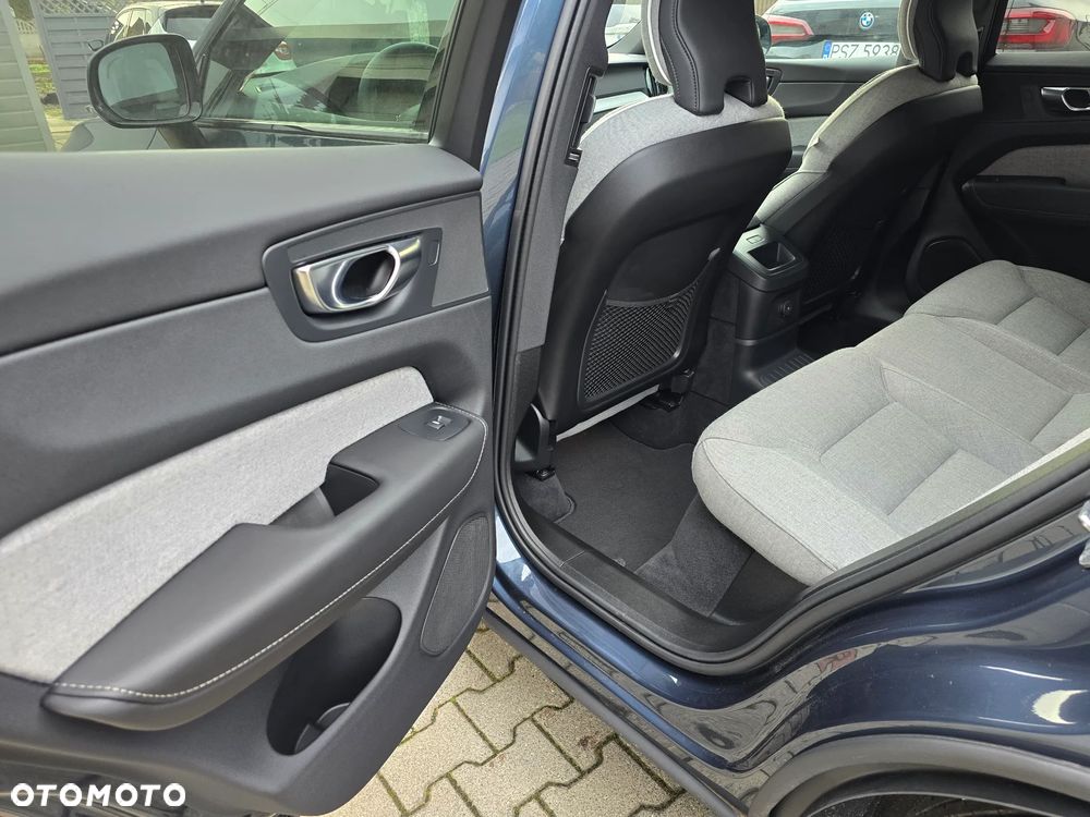 Volvo XC 60 T6 Plug-In Hybrid AWD Plus Dark - 27