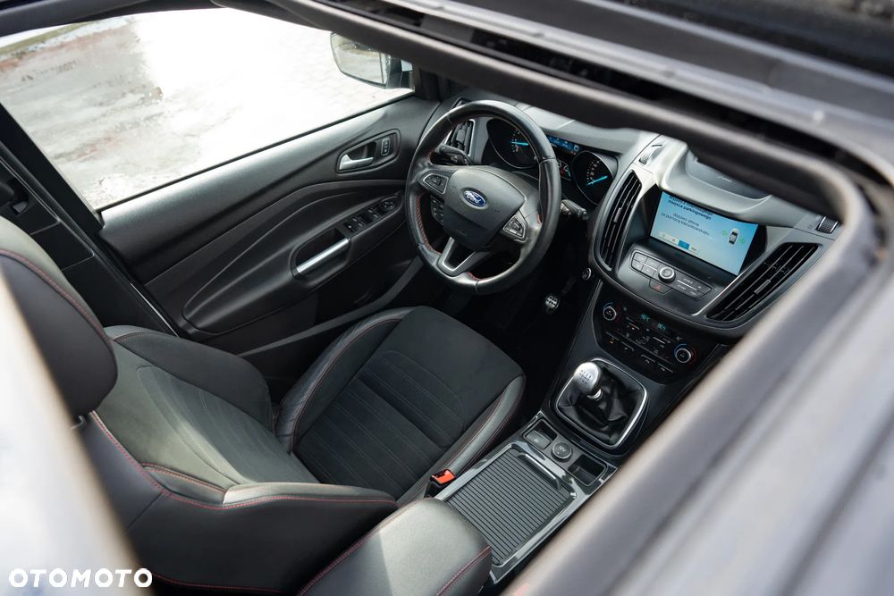 Ford Kuga 1.5 EcoBoost 2x4 ST-Line - 26