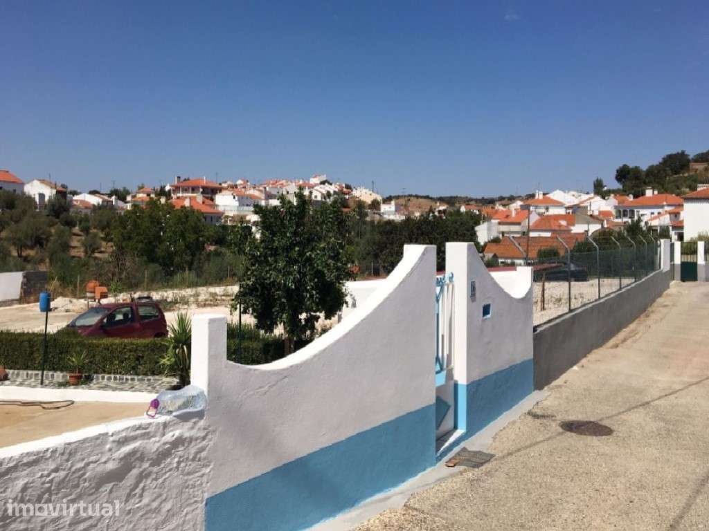 Moradia T2 em terreno com 2750 m2 - Grande imagem: 2/20