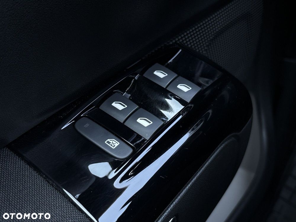 Citroën C3 1.2 PureTech Shine EAT6 - 11