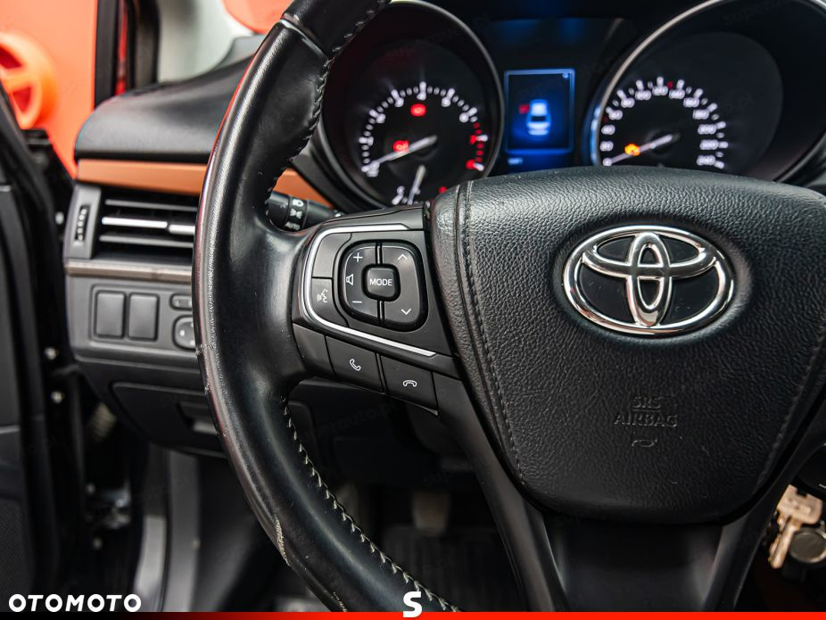 Toyota Avensis 1.8 Premium - 11