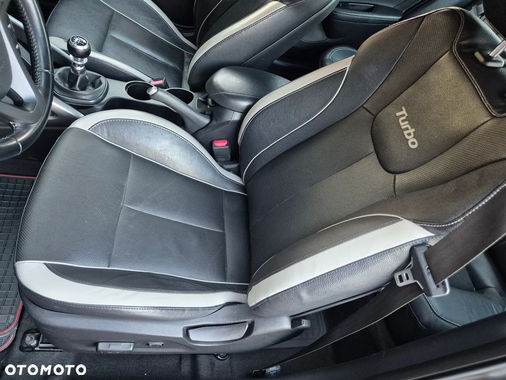 Hyundai Veloster - 16