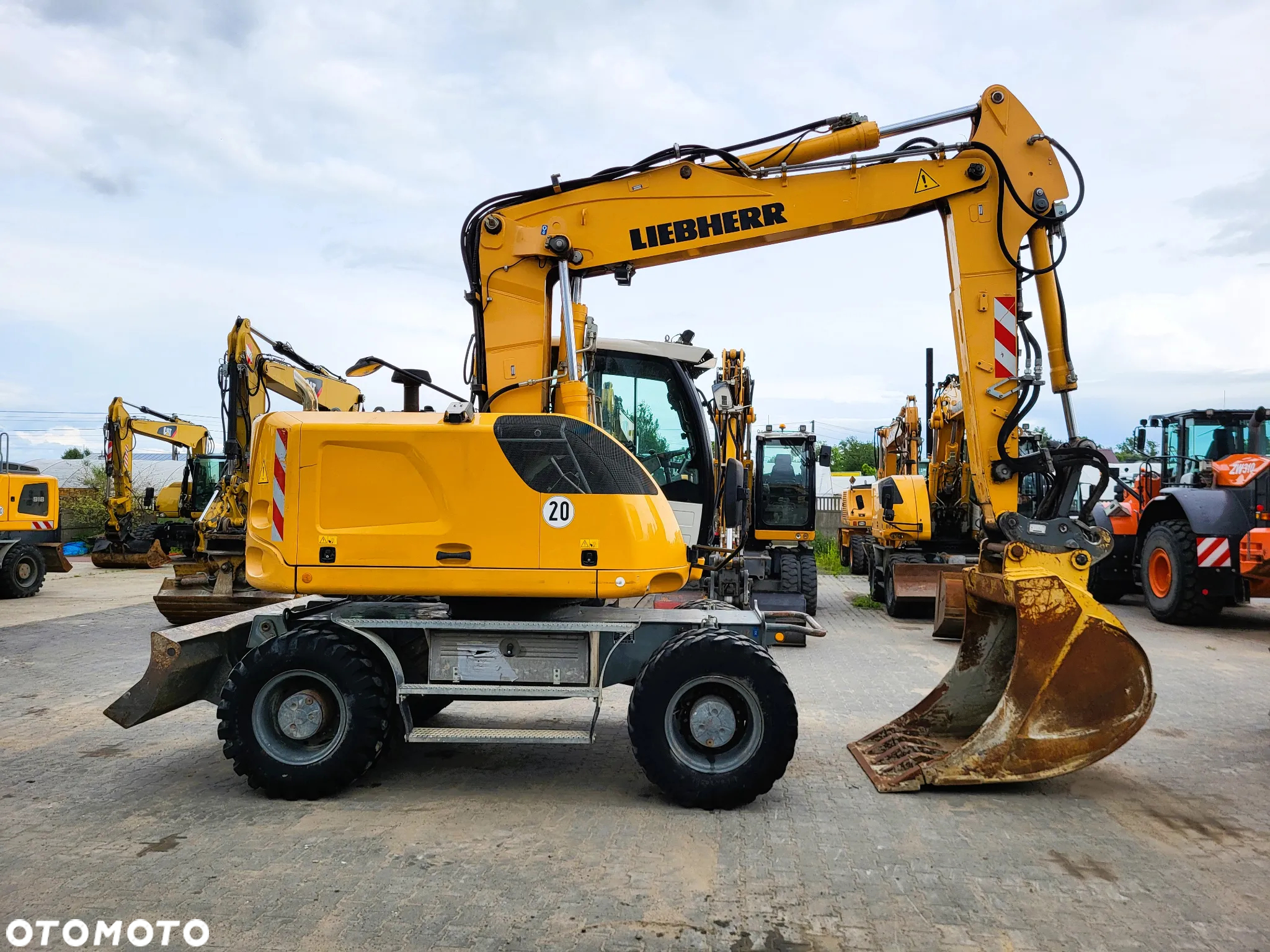 Liebherr A918 Compact / z Niemiec / - 2