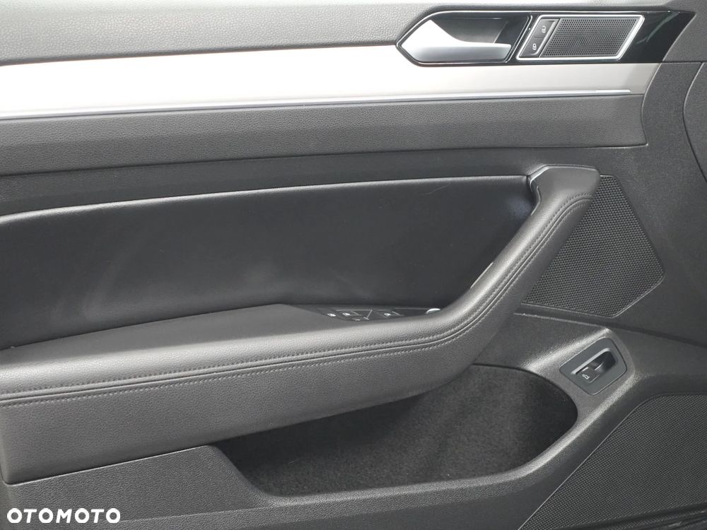 Volkswagen Passat 2.0 TDI SCR DSG Highline - 16