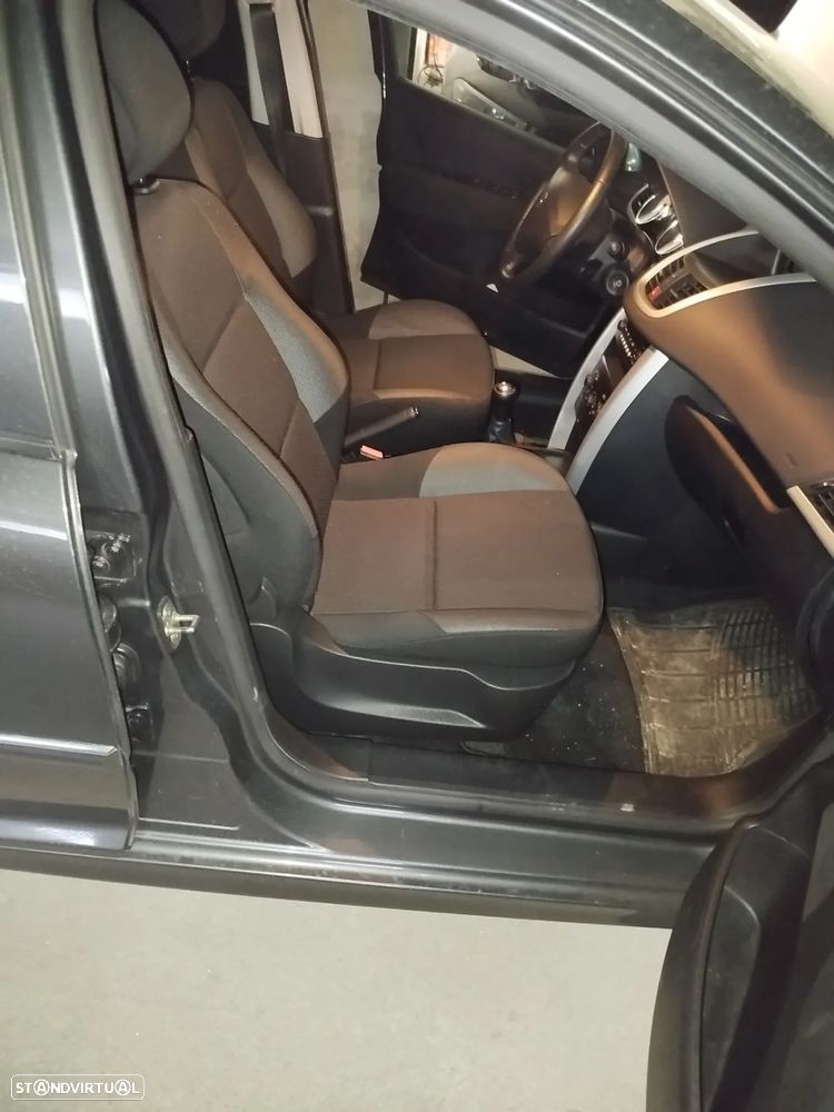 Peugeot 207 1.4 16V Open - 16