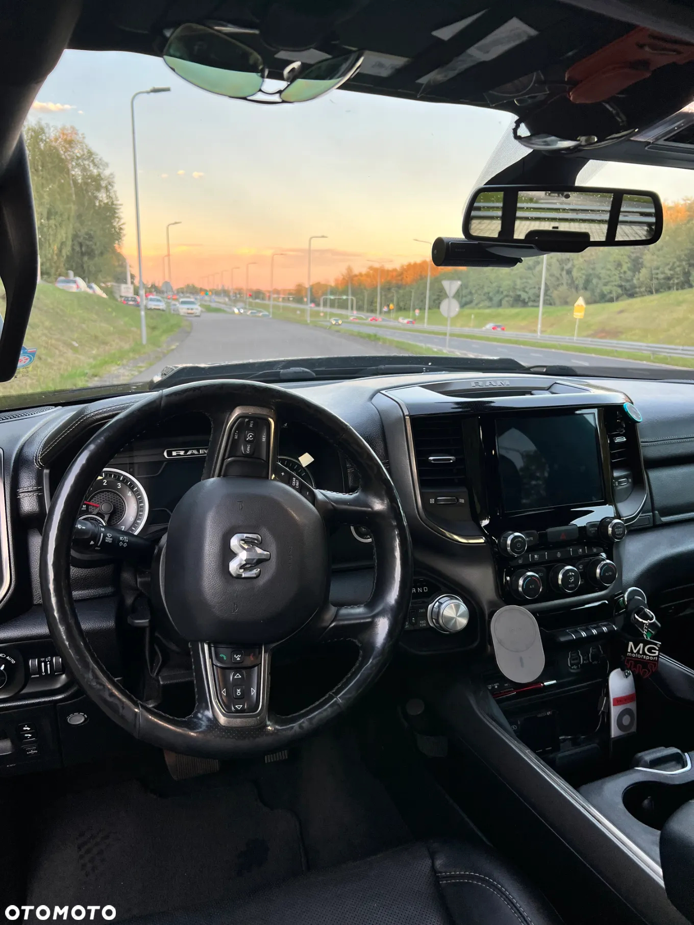 Dodge RAM 1500 5.7 4x4 - 19