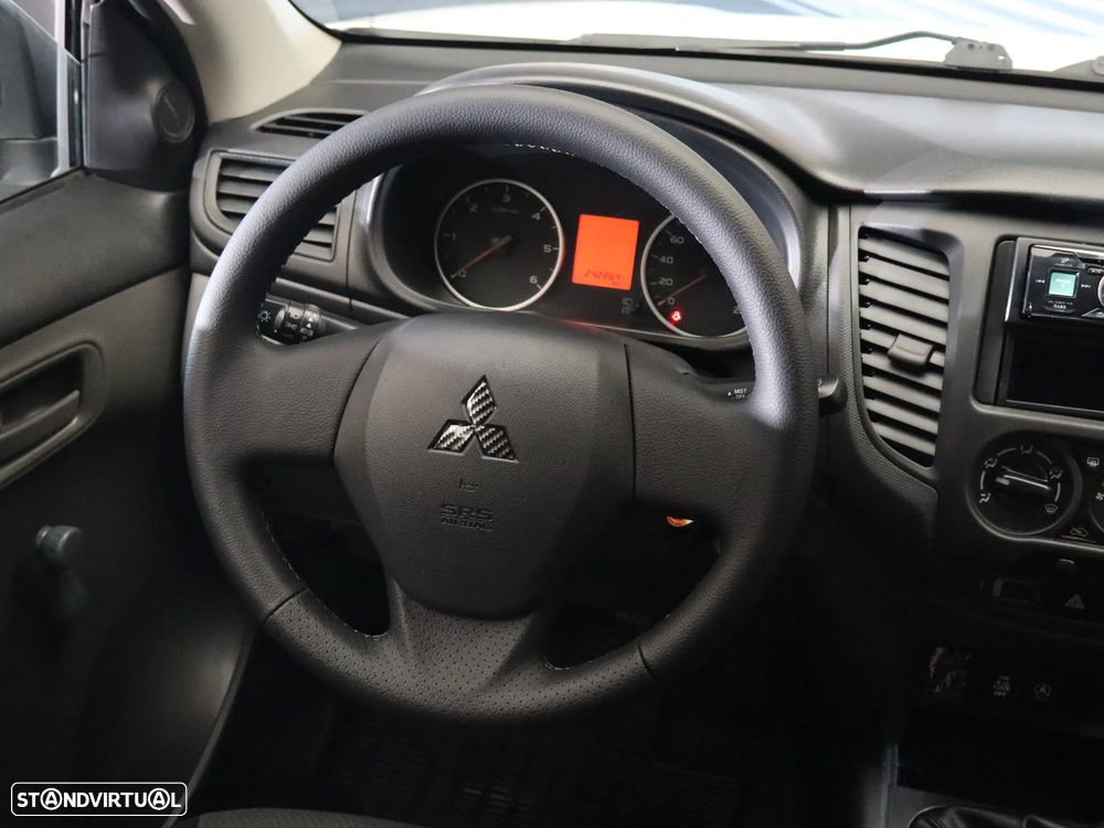 Mitsubishi L200 2.4 DI-D Club Invite 4WD - 12