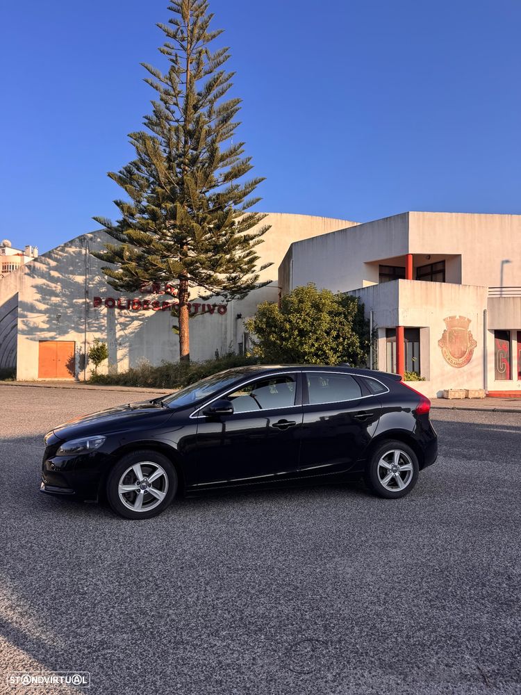 Volvo V40 2.0 D2 Momentum Geartronic - 4