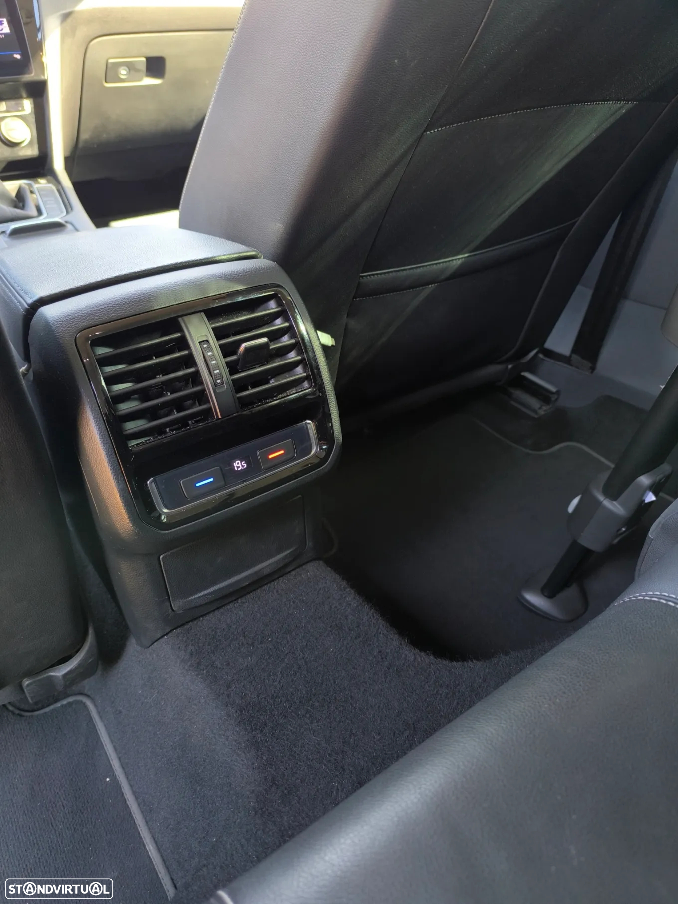 VW Passat Variant 2.0 TDi R-Line DSG - 7