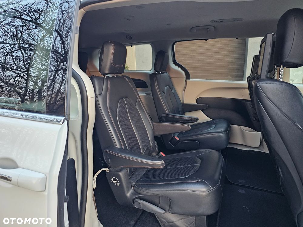 Chrysler Pacifica - 18