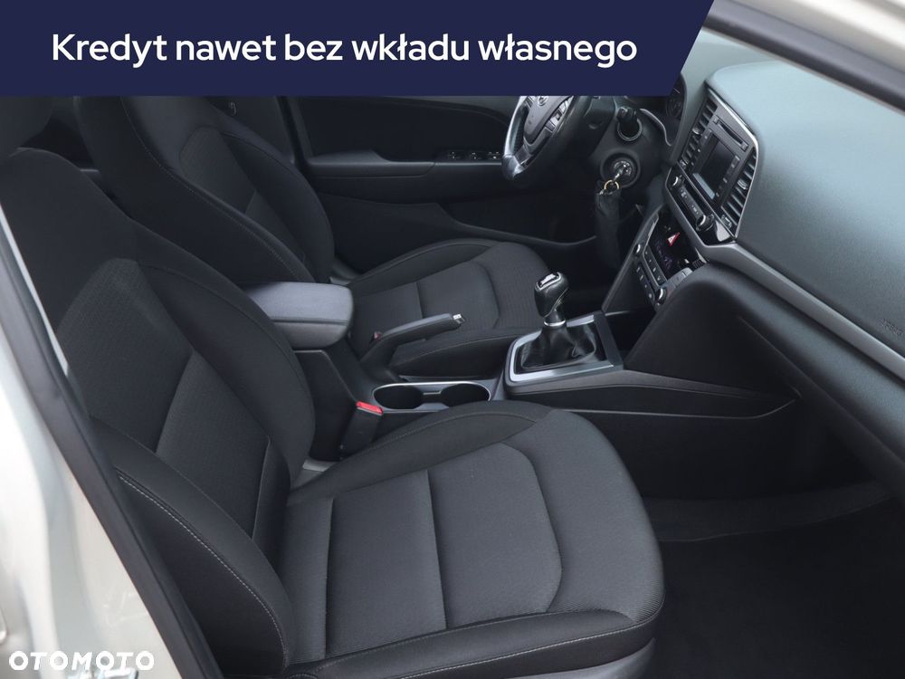 Hyundai Elantra - 11