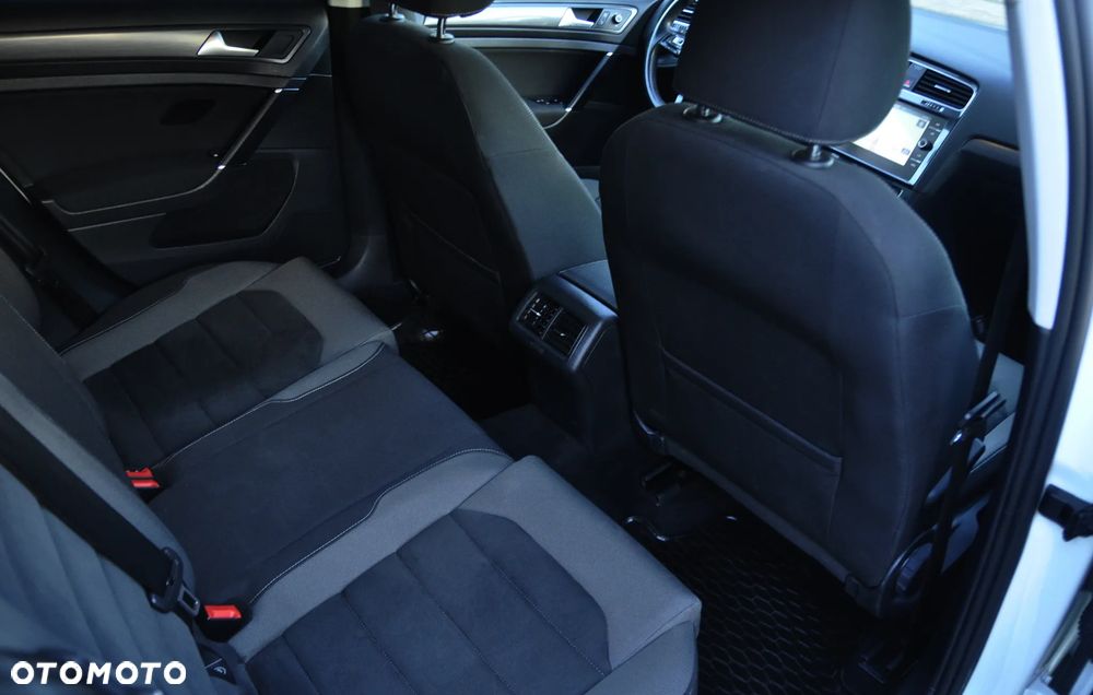 Volkswagen Golf 2.0 BlueTDI DSG Highline - 10