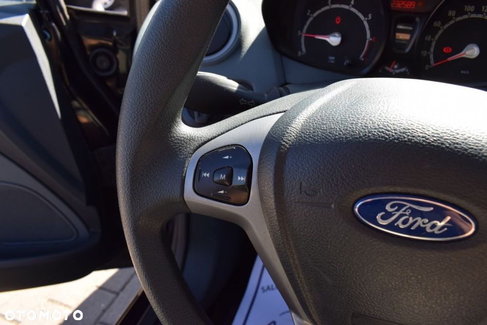 Ford Fiesta - 25