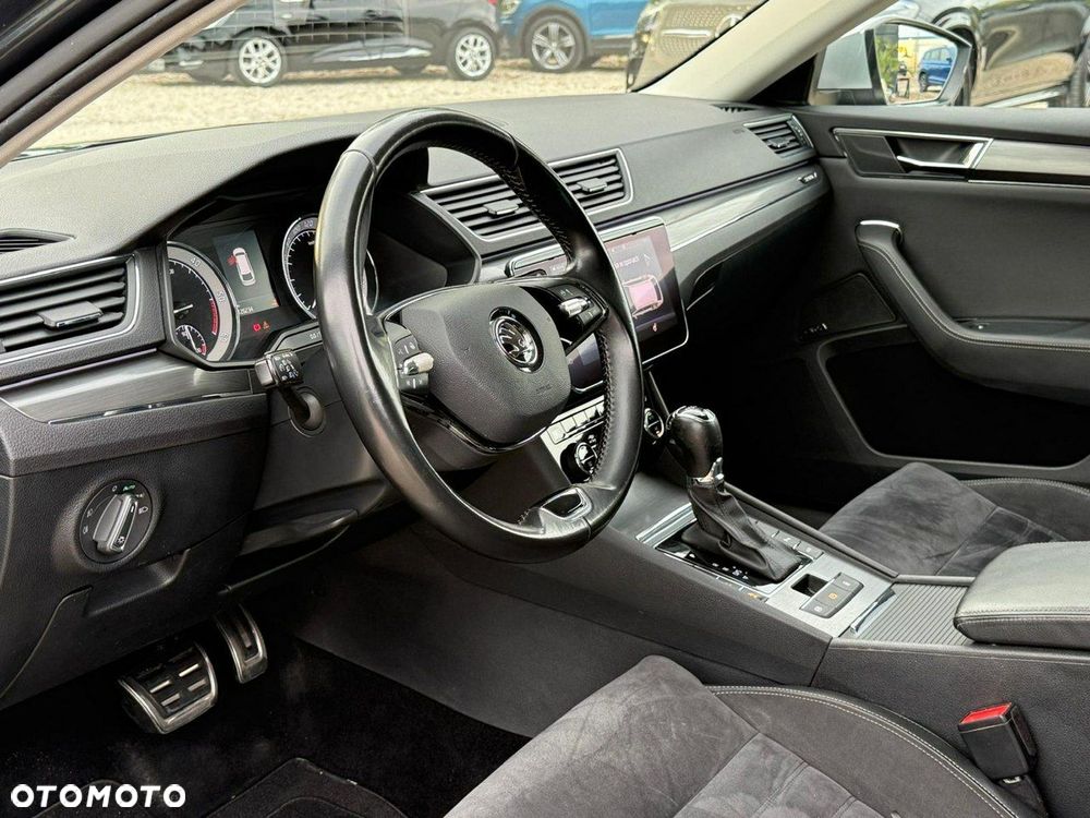 Skoda Superb 2.0 TDI SCR 4x4 Scout DSG - 11