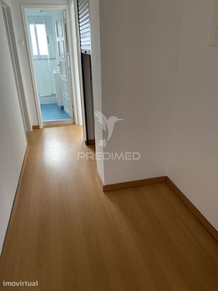 T2 Renovado junto ao Comboio da Amadora - Grande imagem: 4/11