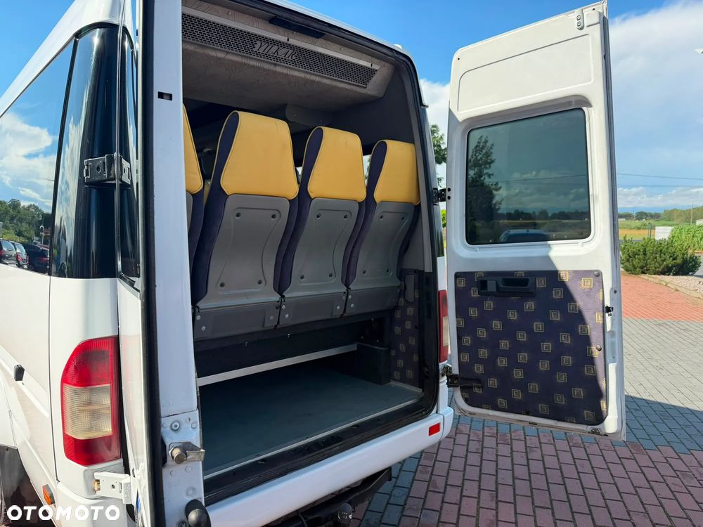 Mercedes-Benz Sprinter - 12