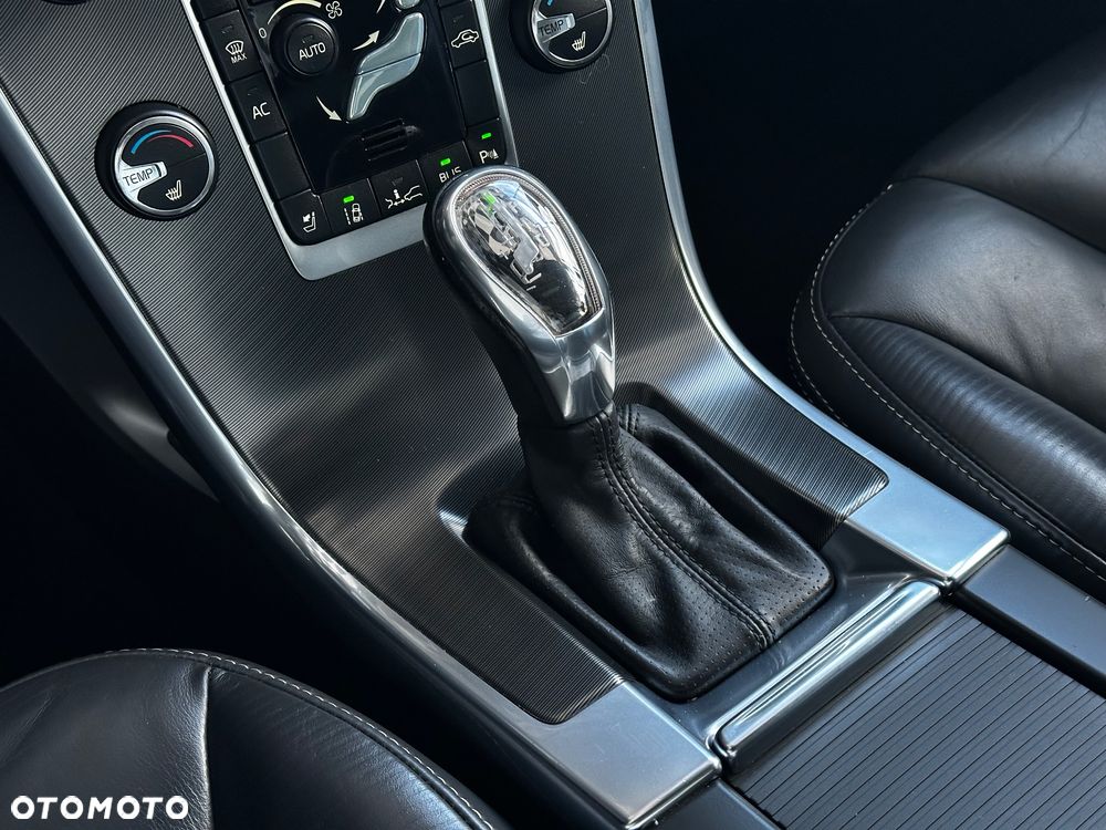 Volvo XC 60 T6 AWD R-Design - 29