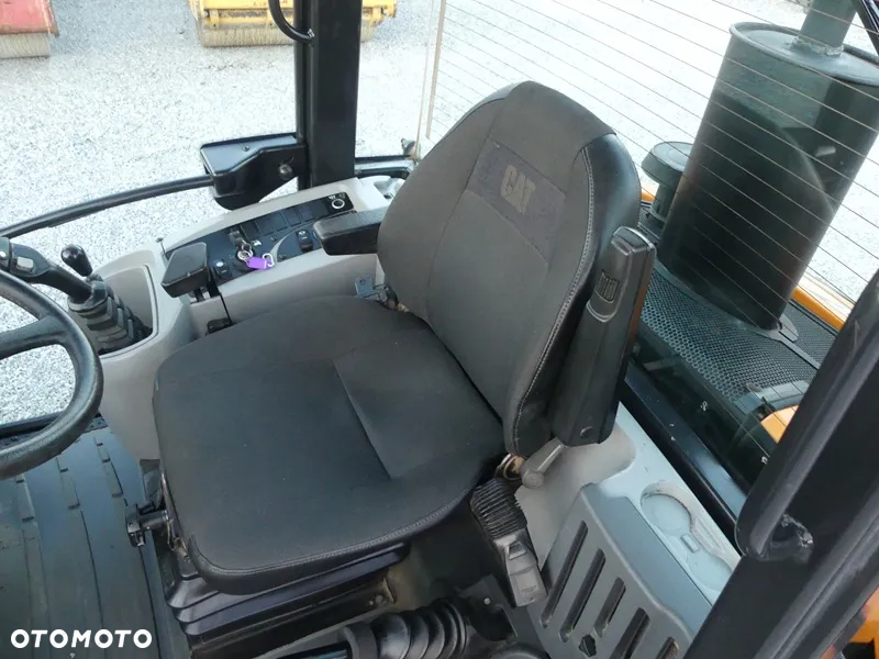 Caterpillar CAT 906H / Z Niemiec / 6424mtg / - 9