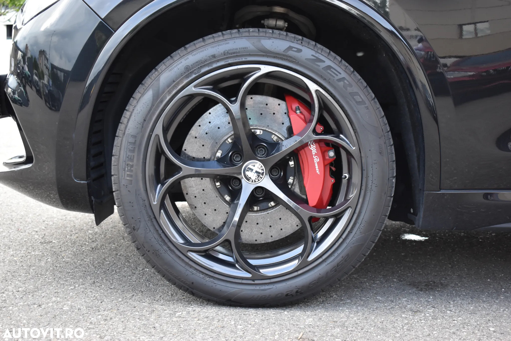 Alfa Romeo Stelvio V6 2.9 Bi-Turbo AT8-Q4 Quadrifoglio - 34