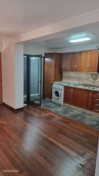 Arrendo apartamento T1 - Condomínio Teatro Évora - Grande imagem: 4/8
