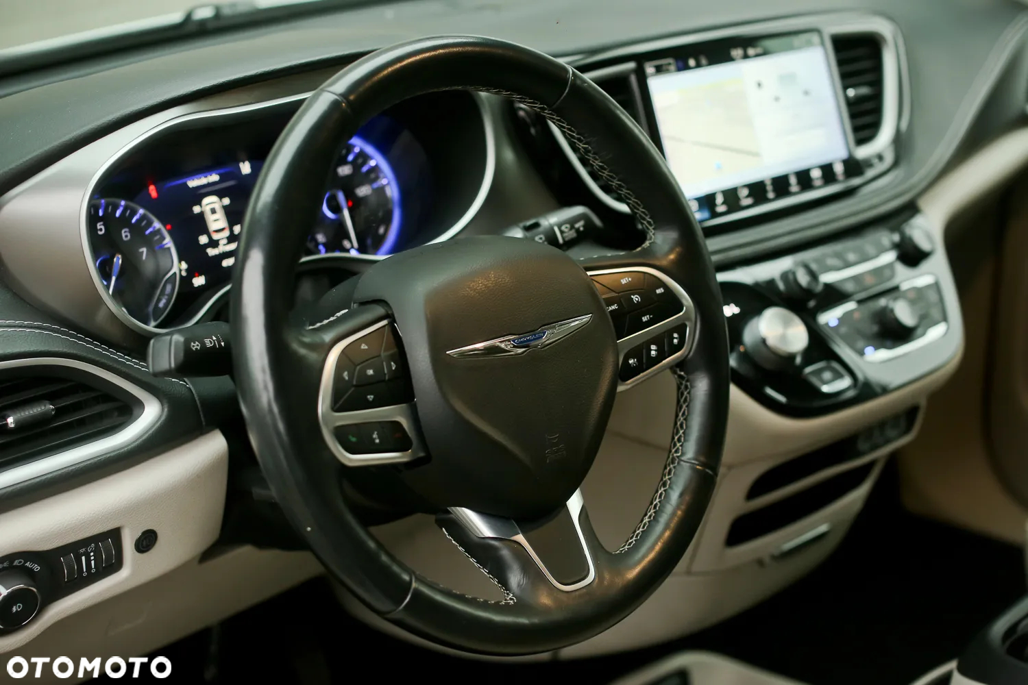Chrysler Pacifica - 16