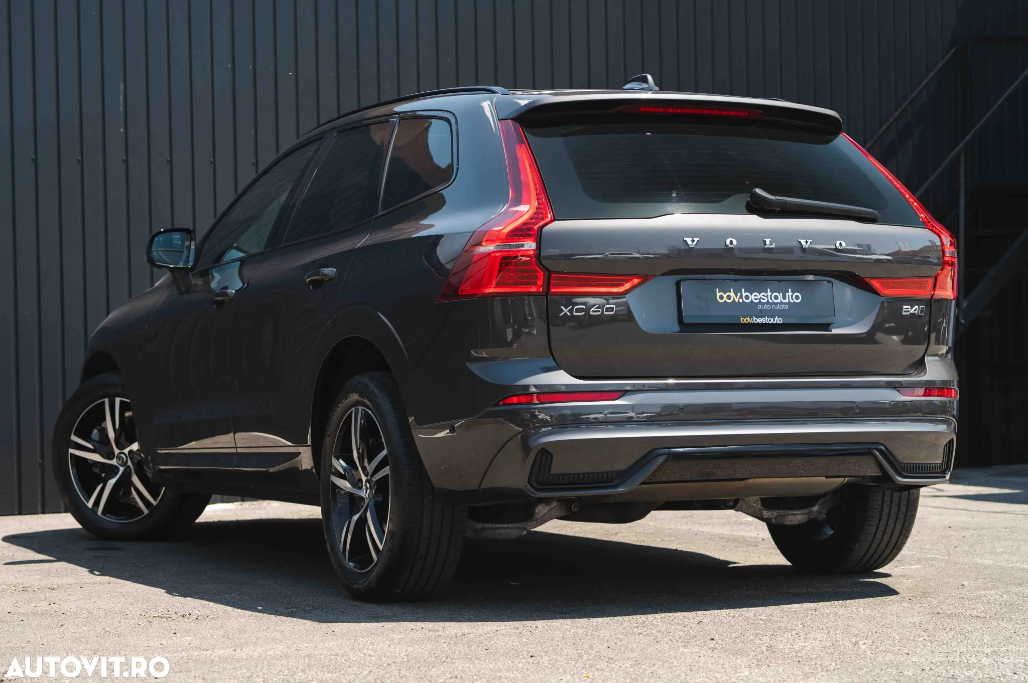 Volvo XC 60 B4 MHEV AT8 AWD R-Design - 6